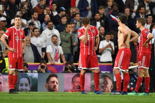 v left Robert LEWANDOWSKI Bayern Munich Javi Javier MARTINEZ Bayern Munich Mats HUMMELS Bayern Munich Thomas MUELLER MÜLLER Bayern Muenchen after the match Disappointment Frustration disappointed frustrated dejected Action Football Champions League Semifinals Real Madrid FC Bayern Muenchen 2 2 am 01 05 2018 E S T A D I O S A N A G A B E R N A B E U