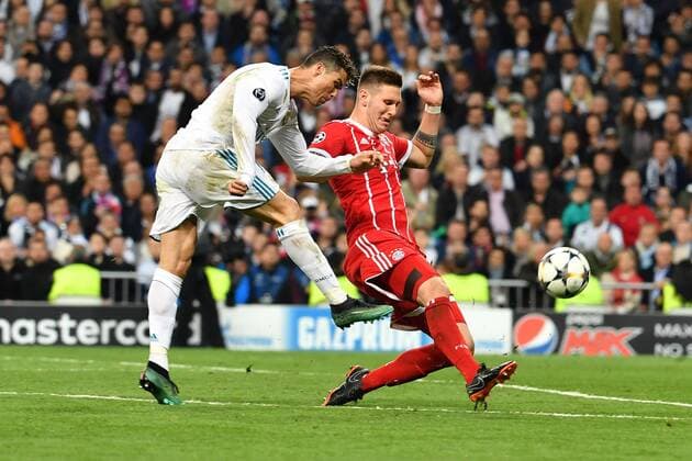 Torchance Cristiano Ronaldo (Real Madrid), Aktion,Zweikampf gegen Niklas SUELE (Bayern Muenchen), Schuss,schiesst. Fussball Champions League, Halbfinale, Real Madrid-FC Bayern Muenchen 2-2. am 01.05.2018,E S T A D I O S A N T I A G O B E R N A B E U. *** Torchance Cristiano Ronaldo Real Madrid action duel against Niklas SUELE Bayern Munich shot out Football Champions League semi-finals Real Madrid FC Bayern Muenchen 2 2 am 01 05 2018 E S T A D I O S A N A G A B E R N A B E U