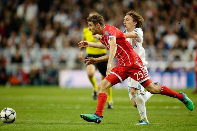 FOOTBALL CHAMPIONS LEAGUE SEASON 2017 2018 SEMI-FINAL RUECKSPIEL Real Madrid FC Bayern Muenchen 01 05 2018 Thomas Mueller li FC Bayern Muenchen vs. Cristiano Ronaldo re Real Madrid Madrid
