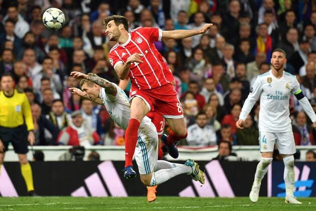 Javi Javier MARTINEZ Bayern Munich Action Combat against Toni KROOS Real Madrid Football Champions League Semifinals Real Madrid FC Bayern Muenchen 2 2 am 01 05 2018 E S T A D I O S A N A G A B E R N A B E U