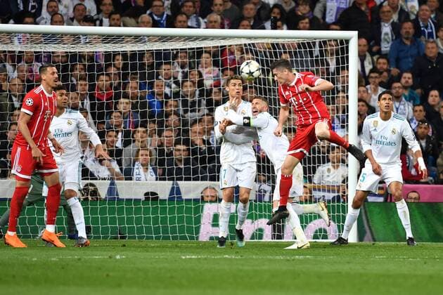 Torchance header Robert LEWANDOWSKI Bayern Muenchen action duel against Sergio Ramos Real Madrid and Cristiano Ronaldo Real Madrid penalty area scene Li Sandro WAGNER Bayern Muenchen and CASEMIRO Real Madrid Soccer Champions League semi-finals Real Madrid FC Bayern Muenchen 2 2 am 01 05 2018 E S T A D I O S A N A G A B E R N A B E U