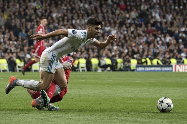 Marco Asensio and James Rodriguez at the UEFA Champions League semi-final match Real Madrid against Bayern Munich 2 2 at the Estadio Santiago Bernabeu Madrid 01 05 2018  Foto:xDyDxFotografosx xFuturexImage