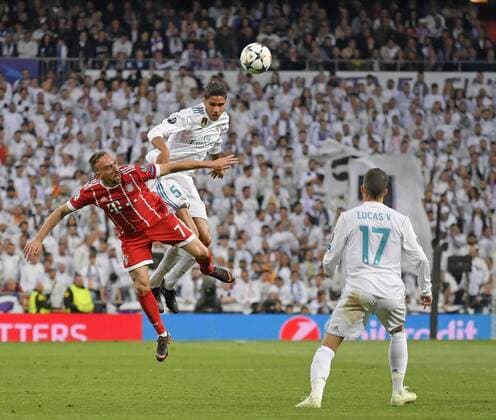 01 05 2018 Football UEFA Champions League 2017 2018 Semifinal Second leg Real Madrid FC Bayern Munich at Bernabeu Stadion Madrid v left Franck Ribery FC Bayern Munich against Raphael Varane Real Madrid