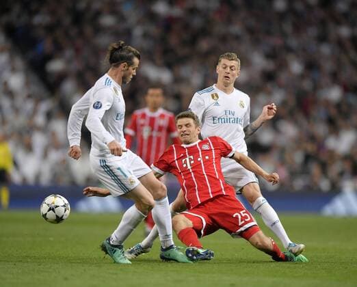 01 05 2018 Football UEFA Champions League 2017 2018 Semifinal Second leg Real Madrid FC Bayern Munich at Bernabeu Stadium Madrid v left Gareth Bale Real Madrid Thomas Müller FC Bayern Munich Toni Kroos Real Madrid