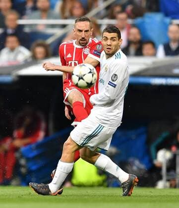 Franck Ribery FC Bayern on the ball in front Mateo Kovacic Real Real Madrid FC Bayern UEFA Champions League CL Semi-Finals 1 2 Final 2nd leg of the season 2017 2018 Soccer Soccer soccer Men Germany Germany Madrid 1 5 2018 Stadion Bernabeu