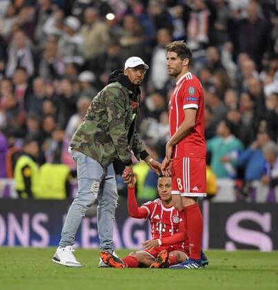 01 05 2018 Football UEFA Champions League 2017 2018 Semifinals Second leg Real Madrid FC Bayern Munich at Bernabeu Stadium Madrid Disappointment after leaving the box Jerome Boateng FC Bayern Munich will be comforting Thiago FC Bayern Munich and Javi Martinez FC Bayern Munich