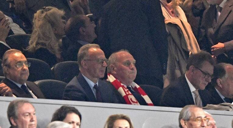 01 05 2018 Football UEFA Champions League 2017 2018 Semifinals Second leg Real Madrid FC Bayern Munich at the Bernabeu Stadium Madrid Frustration at the VIP stand for CEO Karl Heinz Rummenigge FC Bayern München and President Uli Hoeness FC Bayern