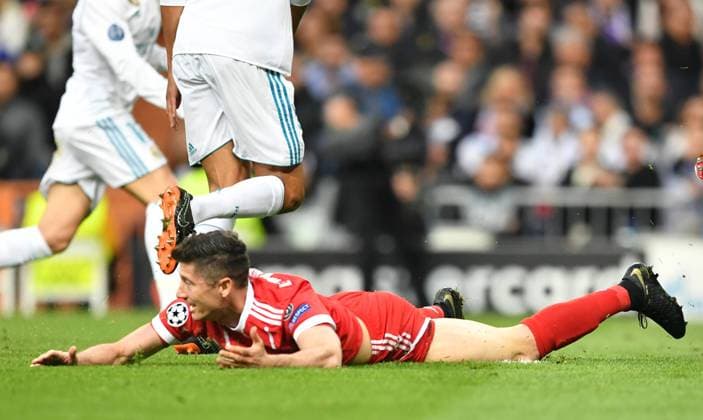 Robert Lewandowski FC Bayern disappointed on the ground Real Madrid FC Bayern UEFA Champions League CL Semi Finals 1 2 Final Retreats Season 2017 2018 Football Soccer soccer Men Germany Germany Madrid 1 5 2018 Stadion Bernabeu