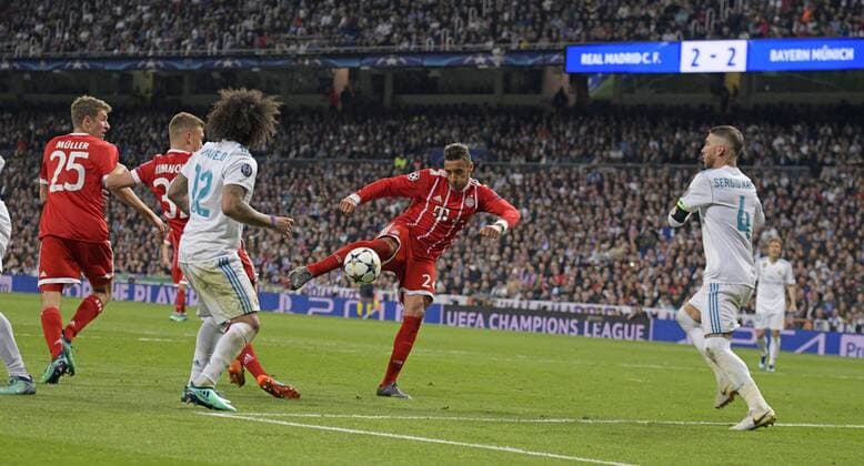 01 05 2018 Football UEFA Champions League 2017 2018 Semifinals Second leg Real Madrid FC Bayern Munich in Bernabeu Stadion Madrid Corentin Tolisso center FC Bayern München pull away but can not put the ball in the goal