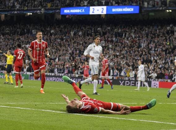 01 05 2018 Football UEFA Champions League 2017 2018 Semifinal Second leg Real Madrid FC Bayern Munich in Bernabeu Stadium Madrid Disappointment after the break-out Thomas Müller FC Bayern Munich is on the ground