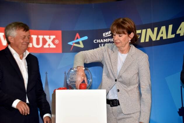 Michael Wiederer EHF Secretary General and Henrette Reker Lord Mayor of the City of Cologne on 02 05 2018 in Cologne at the draw of the Handball Champions League semi-finals VELUX EHF FINAL4 2017 taking place in Cologne on 26 and 27 May