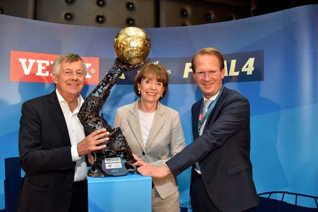 Michael Reimer EHF Secretary General l Henriette Reker Lord Mayor of the City of Cologne Stefan holes Chief of the LanxessArena pose with cup on 02 05 2018 in Cologne at the draw of the Handball Champions League semifinals VELUX EHF FINAL4 2017 taking place on 26 and 27 May in Cologne