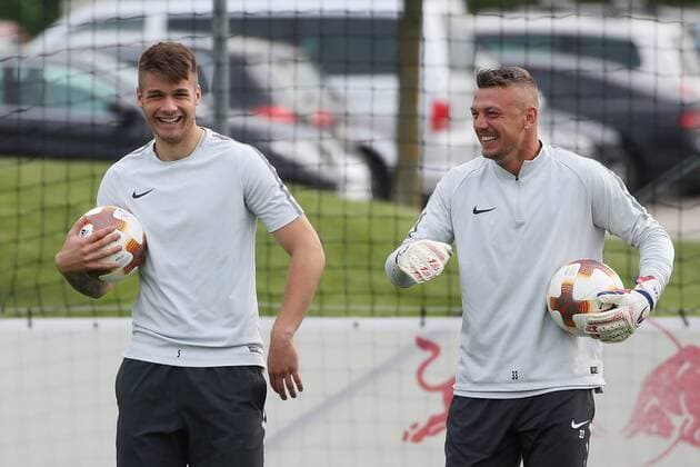 SOCCER - EL, RBS vs Marseille SALZBURG,AUSTRIA,02.MAY.18 - SOCCER - UEFA Europa League, semifinal, Red Bull Salzburg vs Olympique de Marseille, preview, final training RBS. Image shows Duje Caleta-Car and Alexander Walke (RBS). GEPAxpictures xMathiasxMandl