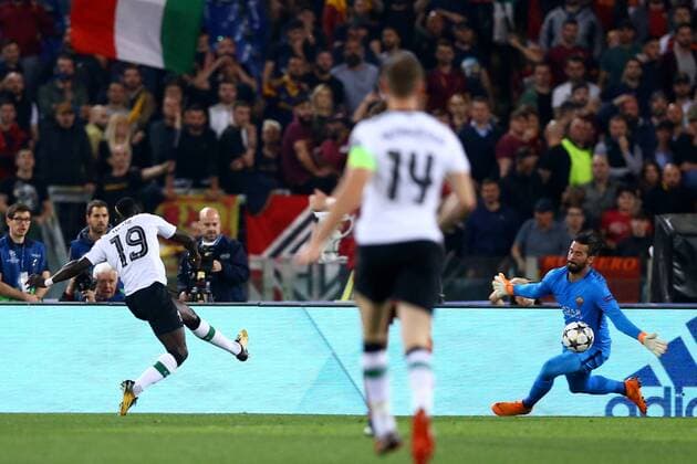 Bilder des Tages - SPORT May 2, 2018 - Rome, Italy - Sadio Mane of Liverpool scoring the goal of 0-1 at Olimpico Stadium in Rome, Italy on May 02, 2018. A.S. Roma v Liverpool - UEFA Champions League Semi Final Second Leg  - ZUMAn230 20180502_zaa_n230_901 Copyright: xMatteoxCiambellix