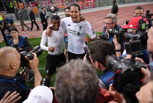 FOOTBALL CHAMPIONS LEAGUE SEASON 2017 2018 SEMI-FINAL RUECKSPIEL AS Roma Liverpool FC 02 05 2018 FC Liverpool FC Liverpool Georginio Wijnaldum li and Virgil Van Dijk re are celebrating Rome in front of the Gaestefanblock of the Olympic Stadium in Rome