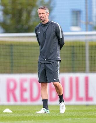 02 05 2018 Trainingsgelde Salzburg AUT UEFA EL Salzburg FC vs Olympique Marseille Semi-Finals Back Training Training im Bild Coach Marco Rose FC Salzburg during a training session before the UEFA Europa League Semifinal 2nd Leg match between FC Salzburg and Olympique Marseille at the training ground in Salzburg Austria on 2018 05 02 Salzburg  EX_FEI