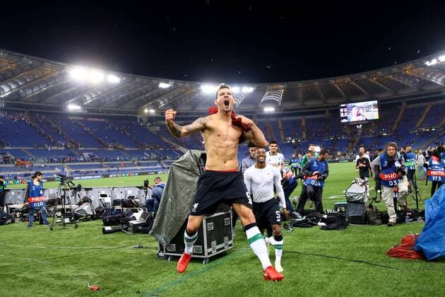 Bilder des Tages - SPORT May 2, 2018 - Rome, Italy - AS Roma v FC Liverpool training - Champions League semi-final second leg.Dejan Lovren of Liverpool celebrates at Olimpico Stadium in Rome, Italy on May 02, 2018. A.S. Roma v Liverpool - UEFA Champions League Semi Final Second Leg  - ZUMAn230 20180502_zaa_n230_1039 Copyright: xMatteoxCiambellix