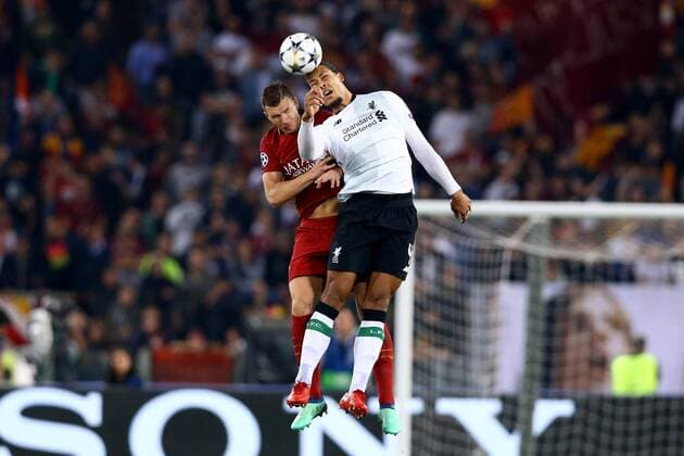 Bilder des Tages - SPORT May 2, 2018 - Rome, Italy - AS Roma v FC Liverpool - Champions League semi-final second leg.Edin Dzeko of Roma and Virgil Van Dijk of Liverpool at Olimpico Stadium in Rome, Italy on May 02, 2018. A.S. Roma v Liverpool - UEFA Champions League Semi Final Second Leg  - ZUMAn230 20180502_zaa_n230_1044 Copyright: xMatteoxCiambellix
