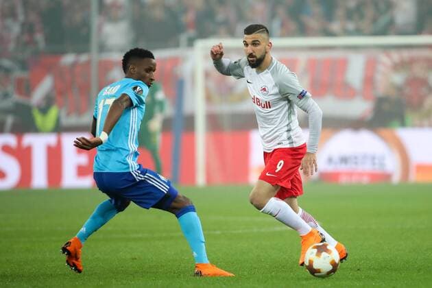 SOCCER - EL, RBS vs Marseille SALZBURG,AUSTRIA,03.MAY.18 - SOCCER - UEFA Europa League, semifinal, Red Bull Salzburg vs Olympique Marseille. Image shows Bouna Sarr (Marseille) and Munas Dabbur (RBS). GEPAxpictures xChristianxWalgram