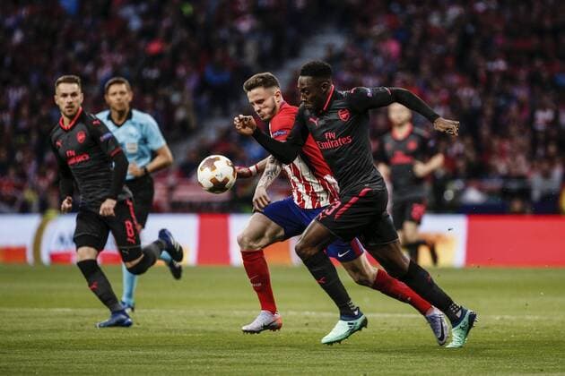 3rd May 2018, Wanda Metropolitano, Madrid, Spain; UEFA Europa League football, semi final, 2nd leg, Atletico Madrid versus Arsenal; Danny Welbeck (Arsenal) drives forward on the ball past Saul Niguez (Atletico de Madrid)  ActionPlus12019166