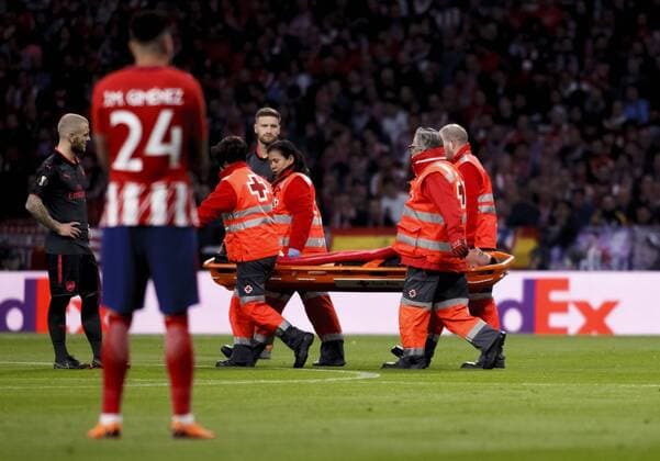 Laurent Koscielny of Arsenal results injured during the UEFA Europe League 2017 18 Semi final second leg match between Atletico de Madrid and Arsenal at Wanda Metropolitano Stadium in Madrid on May 3, 2018. (Photo by Guille Martinez Cordon Press)  xGuillexMartinezx xEuropaxLeaguex2017 18:xAtleticoxdexMadridxvsxArsenalx