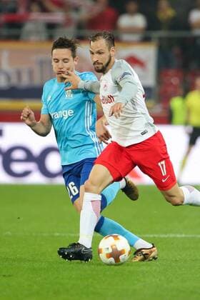 SOCCER - EL, RBS vs Marseille SALZBURG,AUSTRIA,03.MAY.18 - SOCCER - UEFA Europa League, semifinal, Red Bull Salzburg vs Olympique Marseille. Image shows Florian Thauvin (Marseille) and Andreas Ulmer (RBS). GEPAxpictures xChristianxWalgram