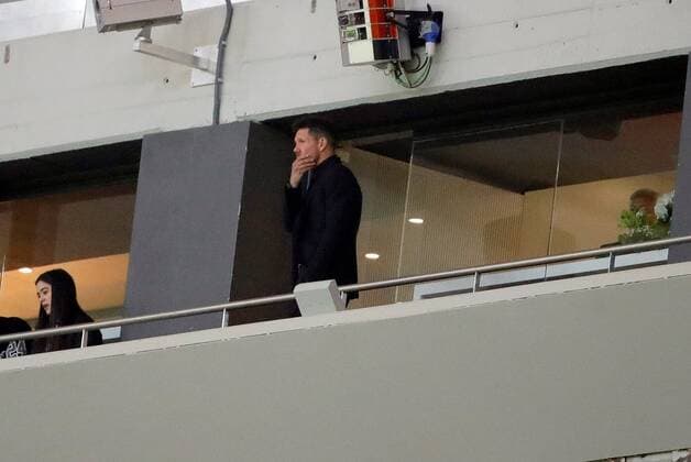 Atletico de Madrid s head coach Diego Simeone watches from the box due to his sanction for an argument with the referee of the team s first leg match against Arsenal during the UEFA Europa League semifinal second leg match between Atletico de Madrid and Arsenal at the Wanda Metropolitano stadium in Madrid, Spain, 03 May 2017. Atletico de Madrid vs. Arsenal !ACHTUNG: NUR REDAKTIONELLE NUTZUNG!  Copyright: xJuanJoxMartinx CDM11 20180503-636609815967373244
