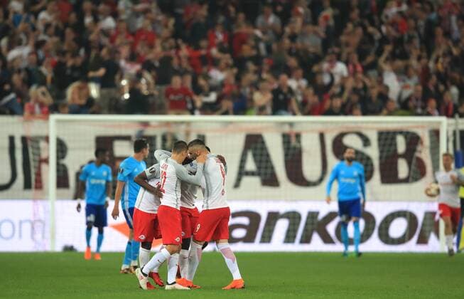 SOCCER - EL, RBS vs Marseille SALZBURG,AUSTRIA,03.MAY.18 - SOCCER - UEFA Europa League, semifinal, Red Bull Salzburg vs Olympique Marseille. Image shows the rejoicing of Stefan Lainer (RBS) and Munas Dabbur (RBS). GEPAxpictures xMarioxBuehner