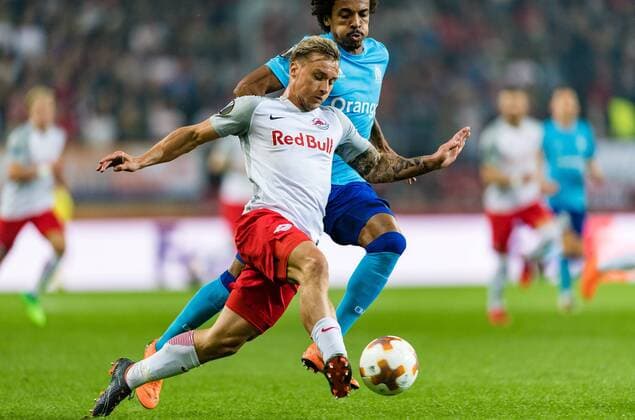 03 05 2018 Red Bull Arena Salzburg UEFA Championships Salzburg vs Olympique Marseille Semifinals Back in the field vr Fredrik Gulbrandsen FC Luiz Gustavo Olympique Marseille during the UEFA Europa League Semifinal 2nd Leg match between FC Salzburg and Olympique Marseille at the Red Bull Arena in Salzburg Austria on 2018 05 03 Salzburg  EX_ADE