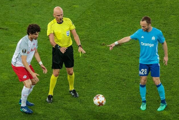 03 05 2018 Red Bull Arena Salzburg UEFA UEFA Champions League UEFA Champions League Olympique Marseille Semifinals Back in the field Andre Ramalho FC Salzburg Referee Sergei Karasev RUS Valere Germain Olympique Marseille UEFA Champions League Semifinal 2nd Leg Match between FC Salzburg and Olympique Marseille at the Red Bull Arena in Salzburg Austria on 2018 05 03 Salzburg  EX_FEI