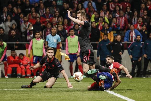 3rd May 2018, Wanda Metropolitano, Madrid, Spain; UEFA Europa League football, semi final, 2nd leg, Atletico Madrid versus Arsenal; Diego Costa (Atletico de Madrid) has his shot blocked by Calum Chambers (Arsenal)  ActionPlus12019224