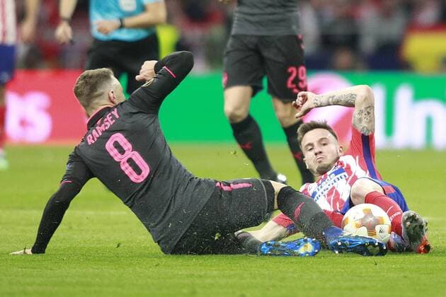 Atletico de Madrid s Saul Niguez (r) and Arsenal FC s Aaron Ramsey during Europa League Semi-finals, 2ndt leg. May 3,2018.  (2018050327)