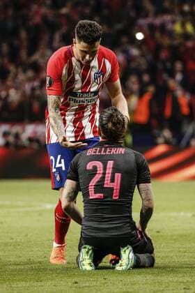 3rd May 2018, Wanda Metropolitano, Madrid, Spain; UEFA Europa League football, semi final, 2nd leg, Atletico Madrid versus Arsenal; Gim& xe9;nez of Atletico consoles Bellerin of Arsenal  ActionPlus12019242