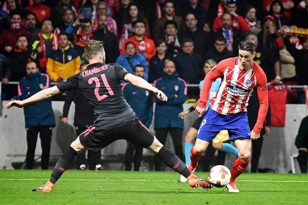 Atletico Madrid v Arsenal UEFA Europa League Semi-Final Fernando Torres of Atletico Madrid (right) and Calum Chambers of Arsenal during the UEFA Europa League Semi-Final match at the Wanda Metropolitano Stadium, Madrid Content Not Available For UK Newspapers Copyright: xKristianxKanex FIL-11741-0070