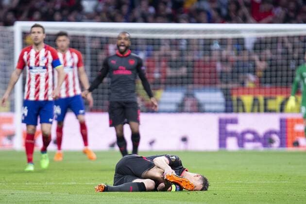 Arsenal FC Laurent Koscielny injured during Europa League Semi Finals First Leg match between Atletico de Madrid and Arsenal FC at Wanda Metropolitano in Madrid, Spain. May 03, 2018.  (20180503006)