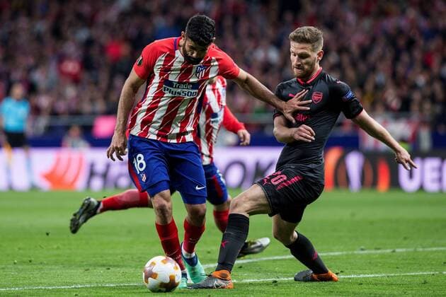 Atletico de Madrid s Diego Costa (L) vies for the ball with Arsenal s Mustafi during the UEFA Europa League semifinal second leg match between Atletico de Madrid and Arsenal at the Wanda Metropolitano stadium in Madrid, Spain, 03 May 2017. Atletico de Madrid vs. Arsenal !ACHTUNG: NUR REDAKTIONELLE NUTZUNG!  Copyright: xRodrigoxJimenezx CDM59 20180503-636609884014777661
