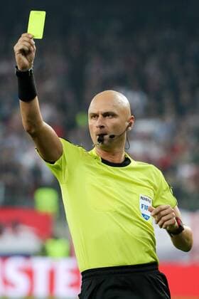 Bilder des Tages - SPORT SOCCER - EL, RBS vs Marseille SALZBURG,AUSTRIA,03.MAY.18 - SOCCER - UEFA Europa League, semifinal, Red Bull Salzburg vs Olympique Marseille. Image shows referee Sergei Karasev (RUS). GEPAxpictures xChristianxWalgram