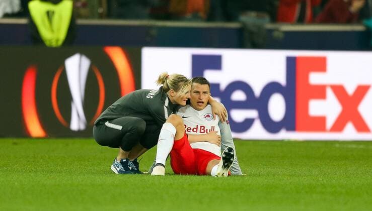03 05 2018 Red Bull Arena Salzburg UEFA Champions League Final UEFA Champions League Salzburg vs Olympique Marseille Semifinals Rueckspiel im Bild disappointed FC Salzburg after the match during the UEFA Europa League Semifinal 2nd Leg Match between FC Salzburg and Olympique Marseille at the Red Bull Arena in Salzburg Austria on 2018 05 03 Salzburg  EX_RHA