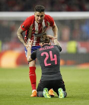 Partido de vuelta de semifinales de la Europa League entre el Atletico y el Arsenal. En la imagen, Vitolo y BellerinEuropa League seminifinals second leg match between Atletico and Arsenal. In this picture, Vitolo and Bellerin. 