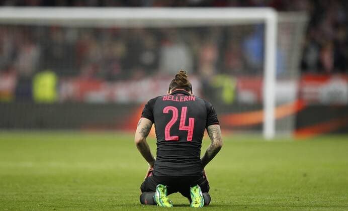 Bilder des Tages - SPORT Partido de vuelta de semifinales de la Europa League entre el Atletico y el Arsenal. En la imagen, Bellerin. Europa League seminifinals second leg match between Atletico and Arsenal. In this picture, Bellerin. 