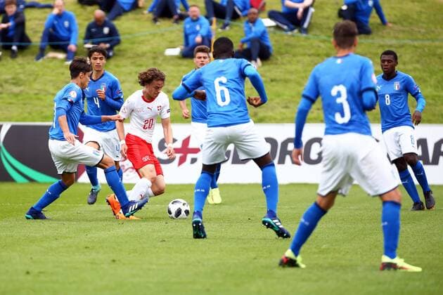 4th May, St Georges Park, Burton-on-Trent, England; UEFA Under 17 European Championships, Italy U17s versus Switzerland U17s; Ruwen Werthmuller of Switzerland takes on the Italian defenders Paolo Gozzi, Iweru Giorgio, Brogni Manu, Emmanuel Gyabuaa, Giuseppe Leone and Samuele Ricci  ActionPlus12019476