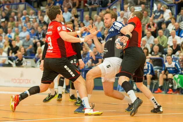 Valentin Schmidt 13 SG BBM Bietigheim and Patrick Rentschler 4 SG BBM Bietigheim try to stop Max Darj 5 Bergischer HC Mitte Bergischer HC vs SG BBM Bietigheim Handball 2 Bundesliga 04 05 18 Solingen NRW Germany Klingenhalle Copyright: xcdnx