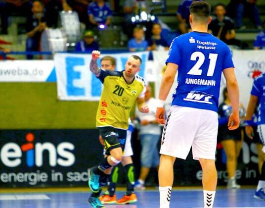 In Jubelpose Florian Billek Coburg Handball 2 League 2017 18 EHV Aue HSC 2000 Coburg am 4 5 2018 EHV Aue HSC 2000 Coburg