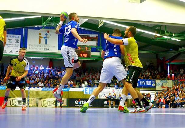 Mindaugas Dumcius Aue left Florian Billek Coburg right Philip Jungemann Aue and Sebastian Weber Coburg Handball 2 League 2017 18 EHV Aue HSC 2000 Coburg am 4 5 2018 EHV Aue HSC 2000 Coburg
