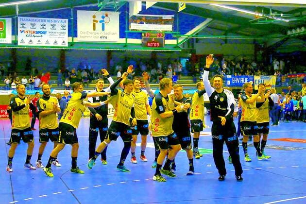 After the match Jubilee at the Coburg Team Handball 2 League 2017 18 EHV Aue HSC 2000 Coburg 19 28 at 4 5 2018 EHV Aue HSC 2000 Coburg