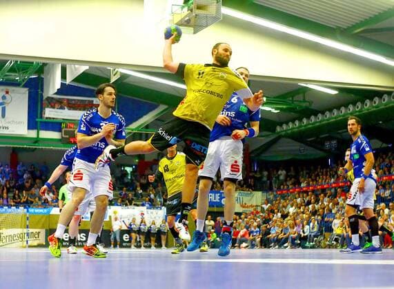 Goalkeeper Sebastian Weber Coburg behind Sebastian Paraschiv Aue Kevin Roch Aue and Marc Pechstein Aue Handball 2 League 2017 18 EHV Aue HSC 2000 Coburg am 4 5 2018 EHV Aue HSC 2000 Coburg