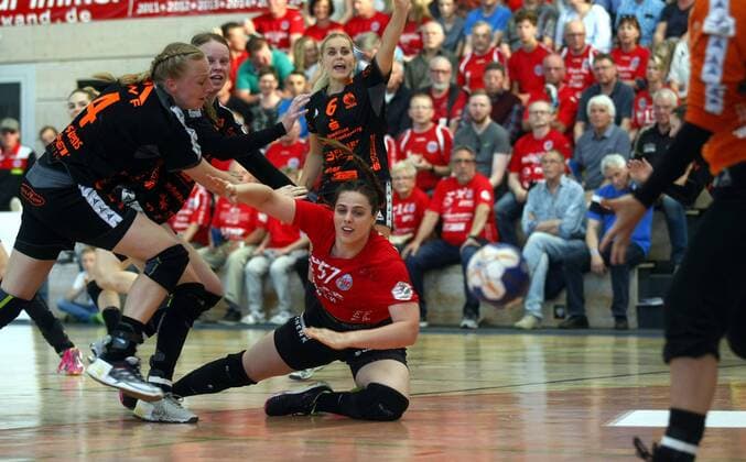 Bad Langensalza 05 05 2018 Sport Handball 1 Bundesliga Women Season 2017 18 Thuringia HC THC vs HSG Bad Wildungen HSG Sabine Heusdens HSG Josefine Huber THC