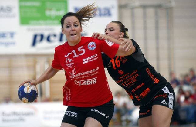 Bad Langensalza 05 05 2018 Sport Handball 1 Bundesliga Women Season 2017 18 Thuringia HC THC vs HSG Bad Wildungen HSG Macarena Aguilar Diaz THC and Mariël Beugels HSG
