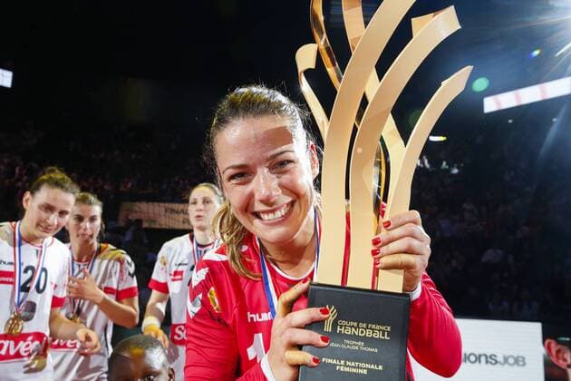 Joie Cleopatre Darleux (Brest) avec Coupe HANDBALL : Toulon St Cyr vs Brest - Finale Coupe de France Femmes - 05 05 2018 GwendolineLeGoff Panoramic 