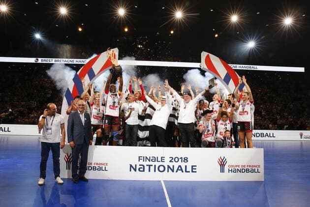 Joie Astride N Gouan NGouan (Brest) avec equipe HANDBALL : Toulon St Cyr vs Brest - Finale Coupe de France Femmes - 05 05 2018 GwendolineLeGoff Panoramic 